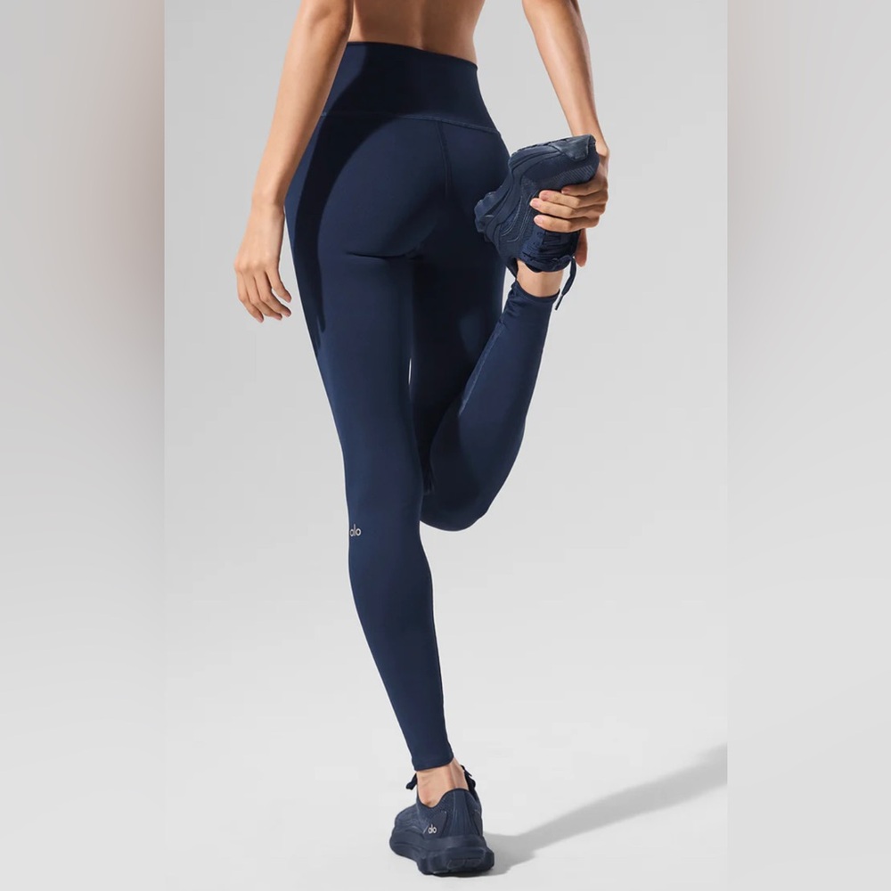 NWT ALO Yoga Airlift High Waist Leggings size small  in Navy 7/8 length 28”